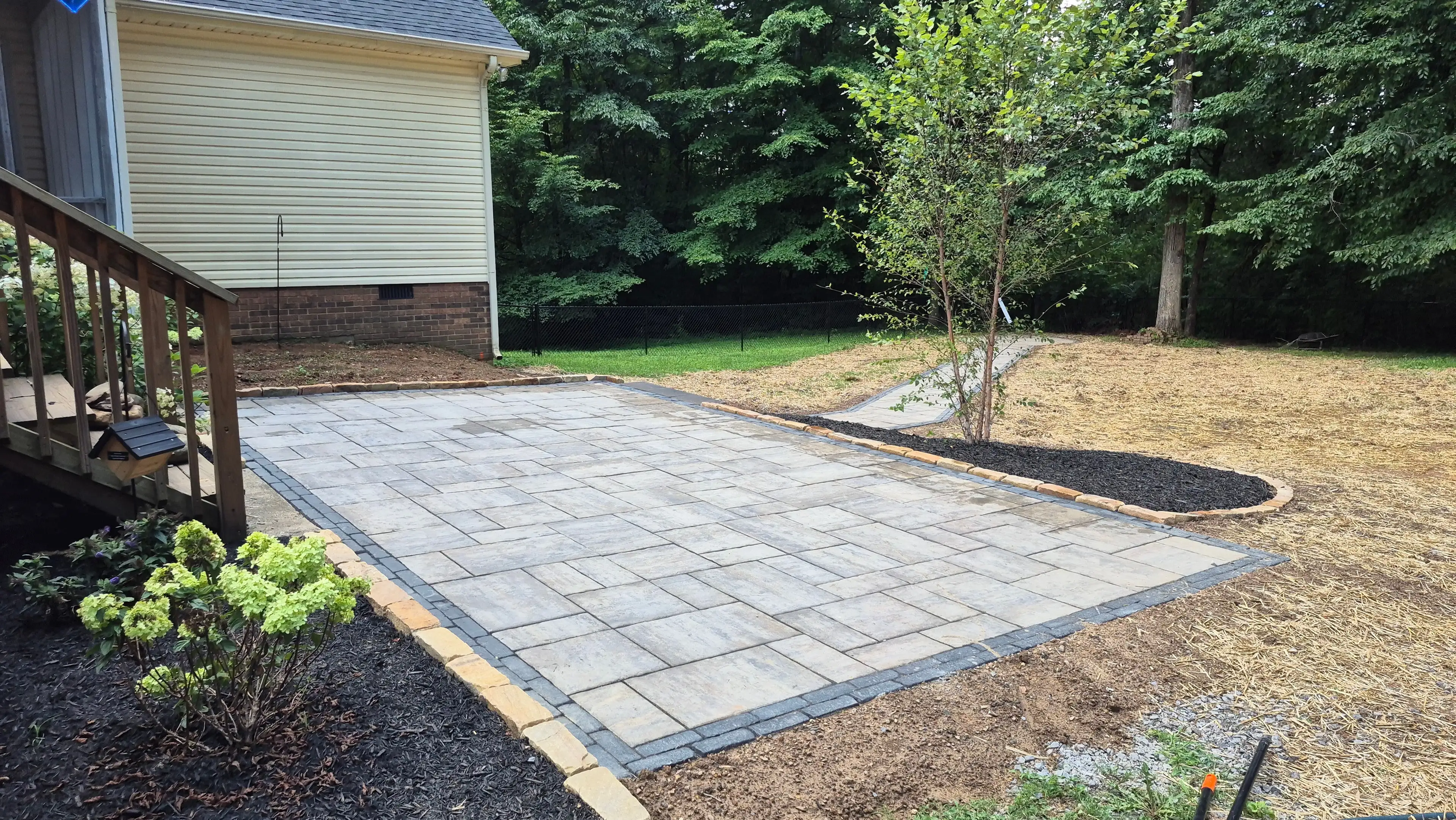 Completed paver patio with mulch bed border