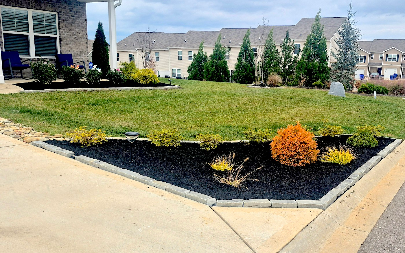 triangle-black-mulch-bed